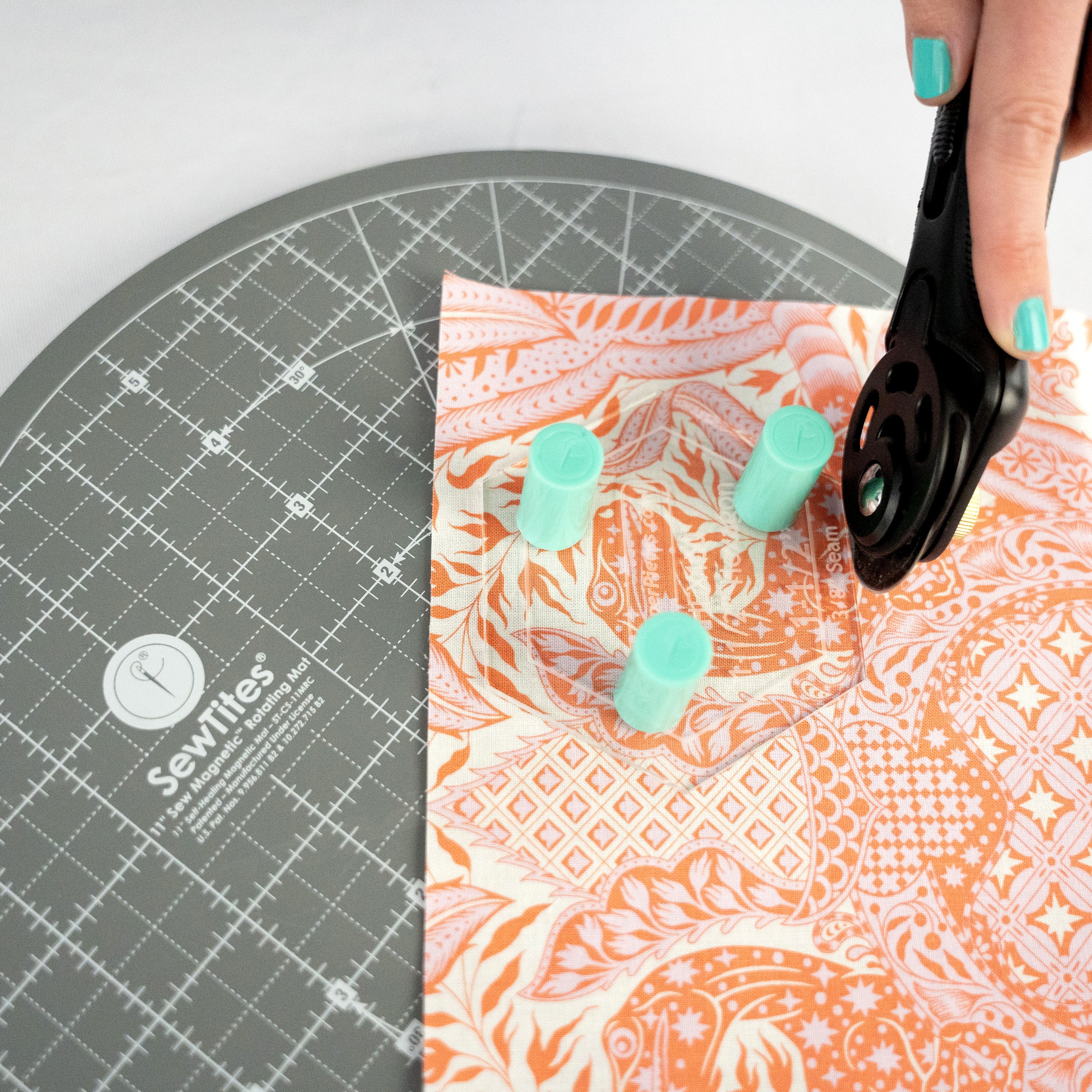 BUNDLE: Sew Magnetic 11" Rotating Self-Healing Cutting Mat + Boosters 6-Pack