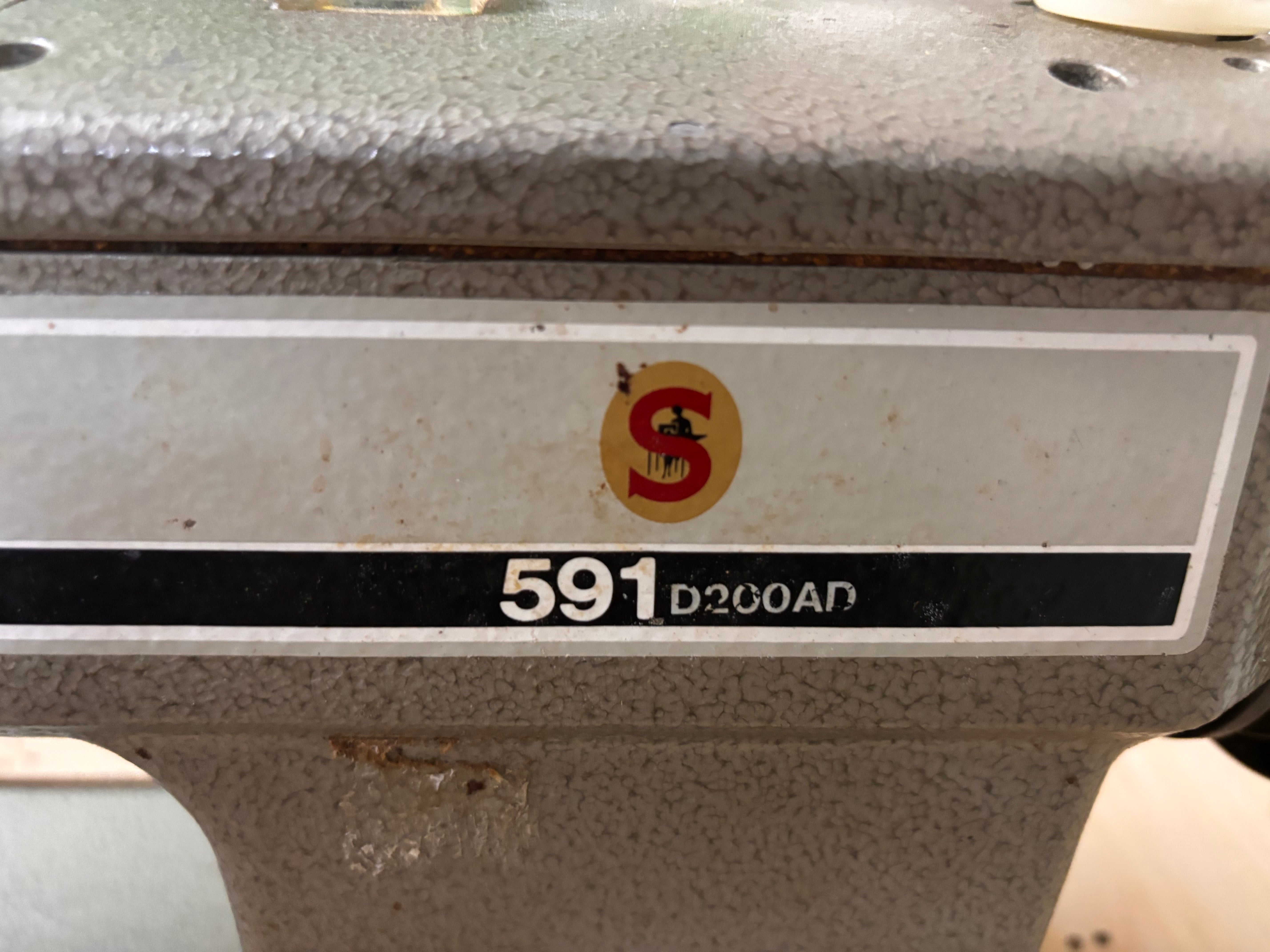 USED Singer 591 D200AD W/Over-Sized Table