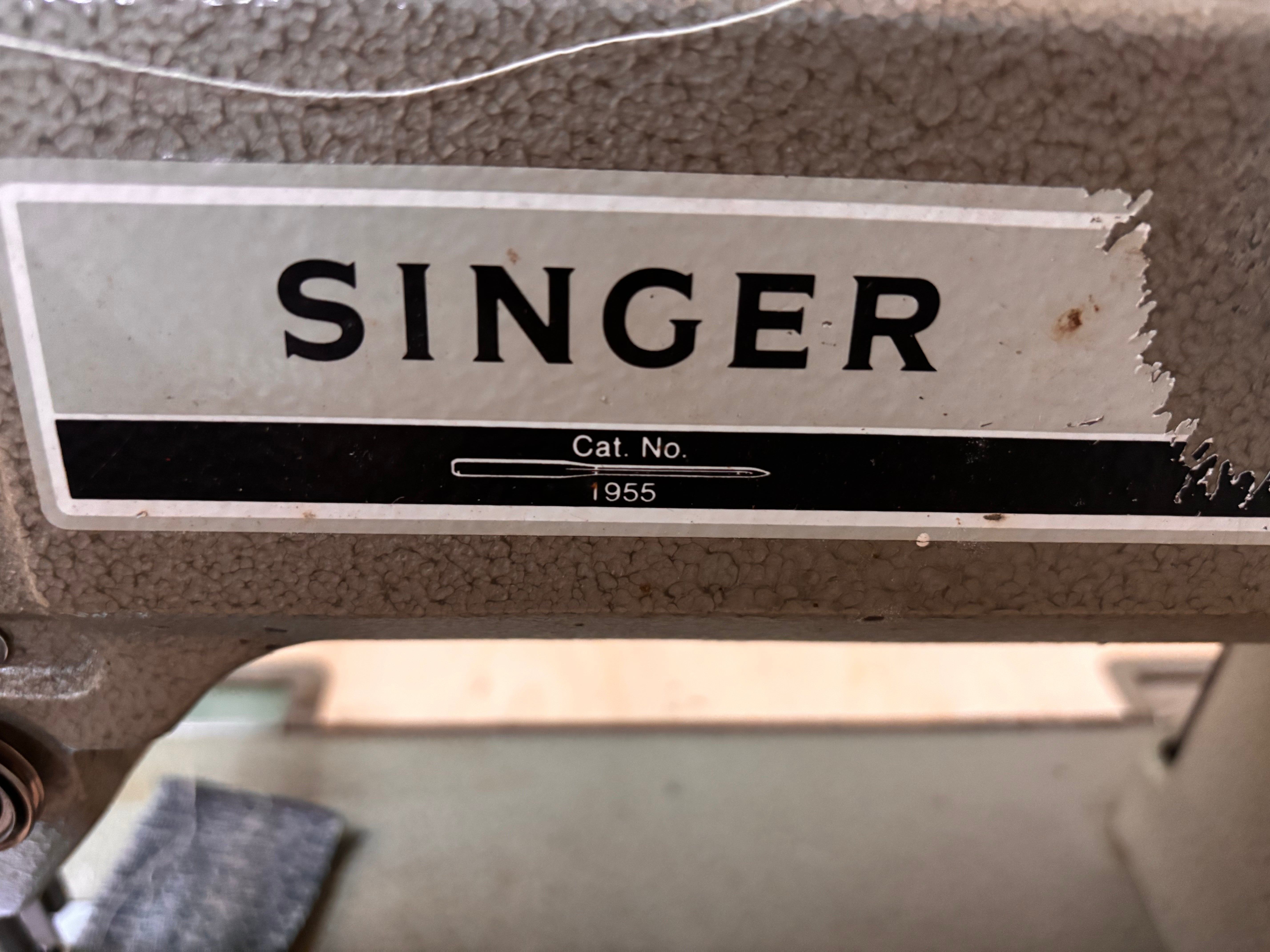 USED Singer 591 D200AD W/Over-Sized Table