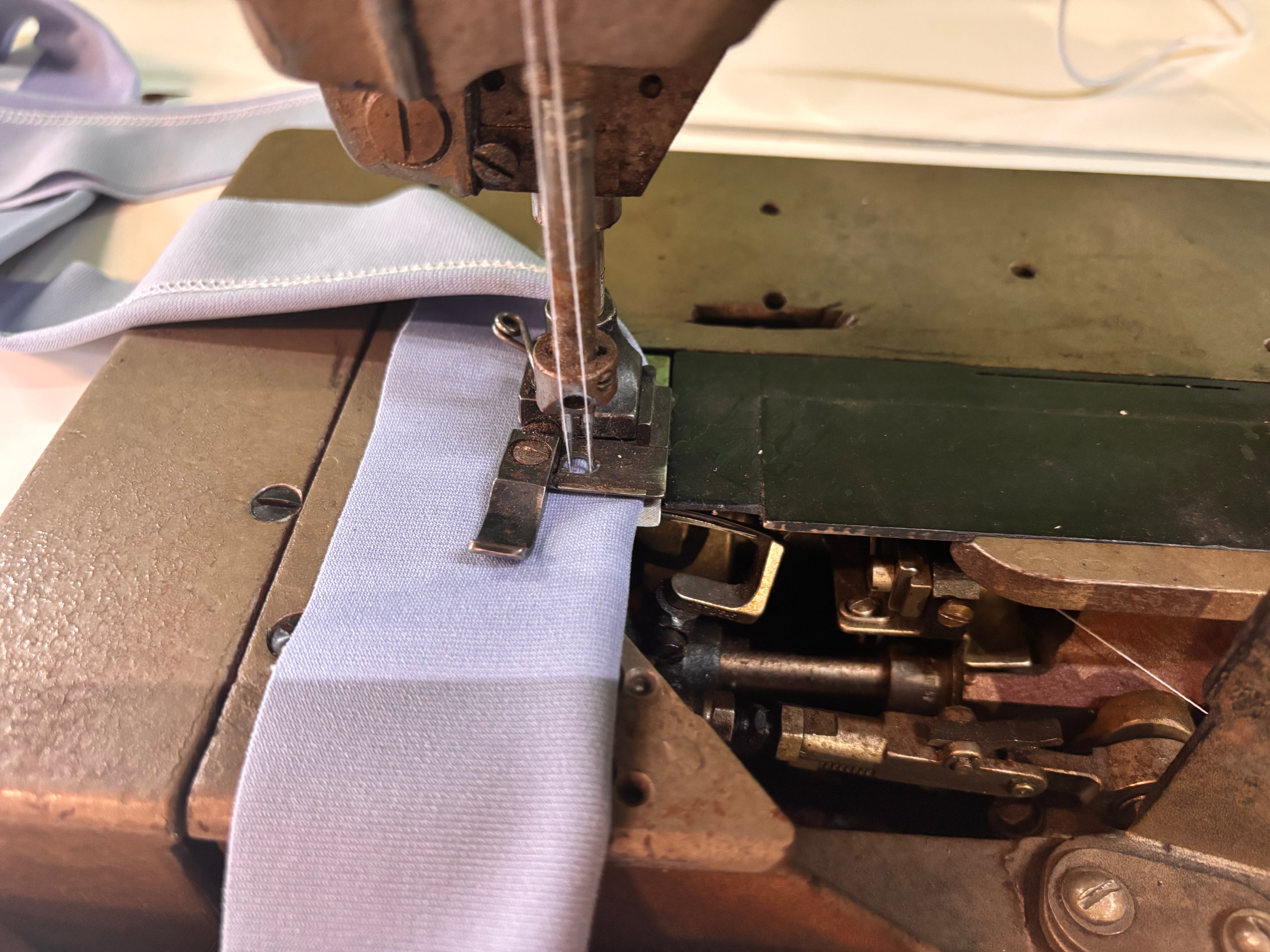 USED Willcox & Gibbs 253-W3(MADE BY PEGASUS)