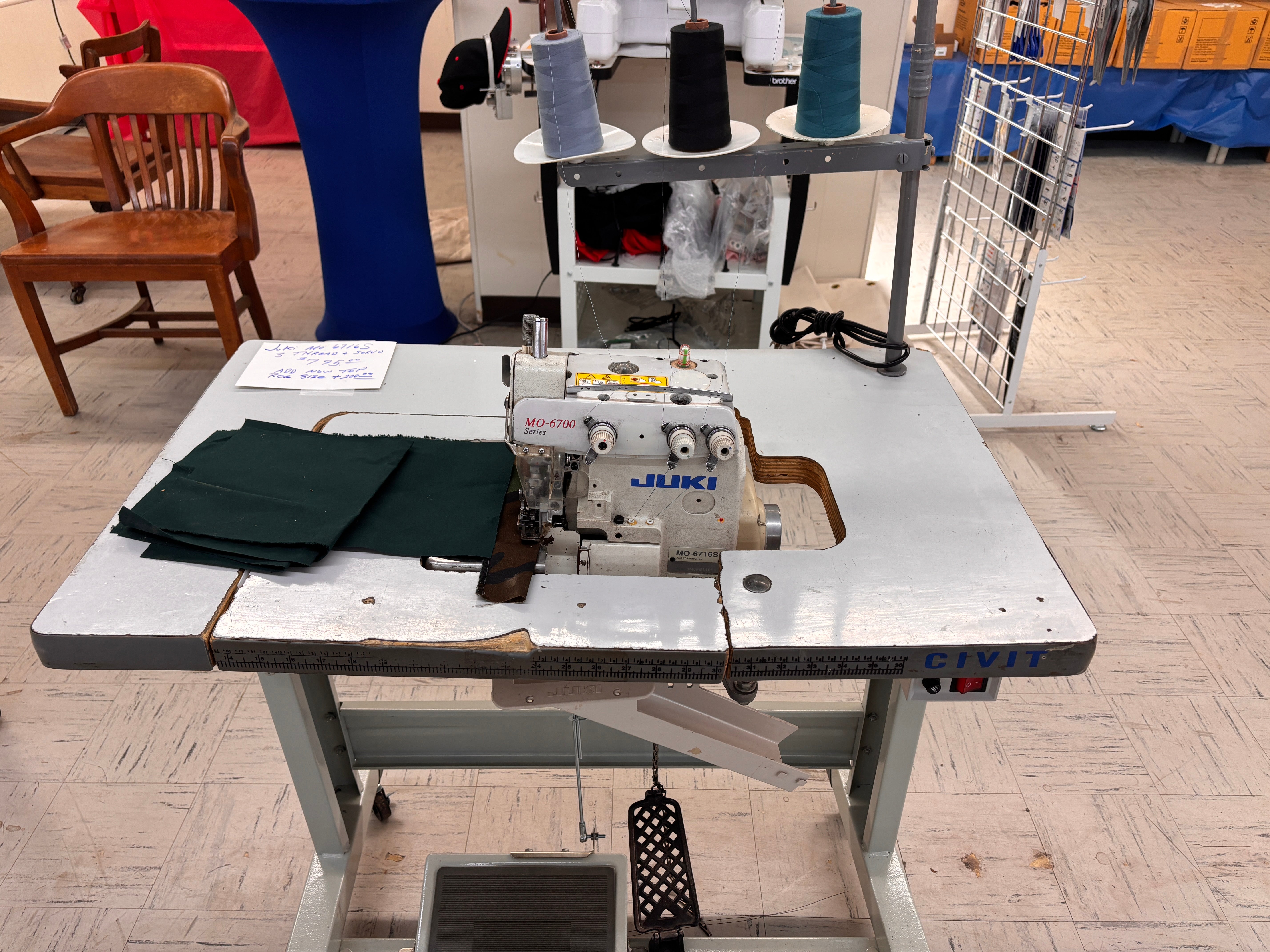 Juki Mo 6716S 3 Thread machine w servo motor