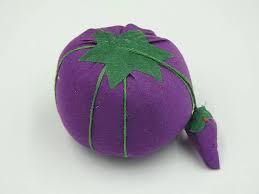 Pin cushion Tomato w/ Strawberry Emery